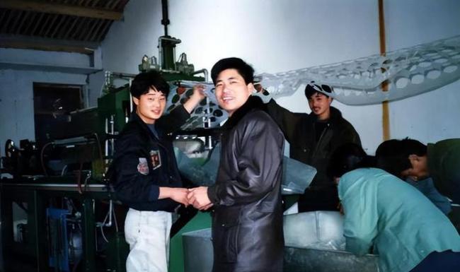 台州兄弟卖杯子低调赚了11亿 小作坊逆袭冲刺IPO