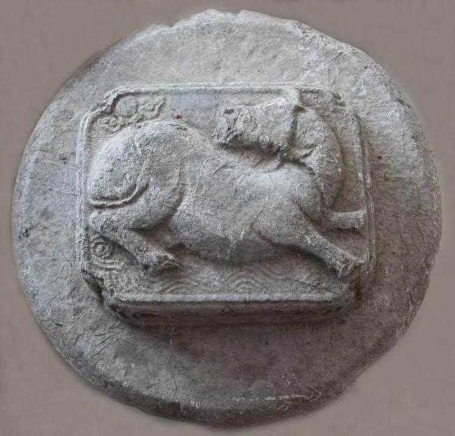 男子白天考古夜里盗墓 双面人生终被揭穿