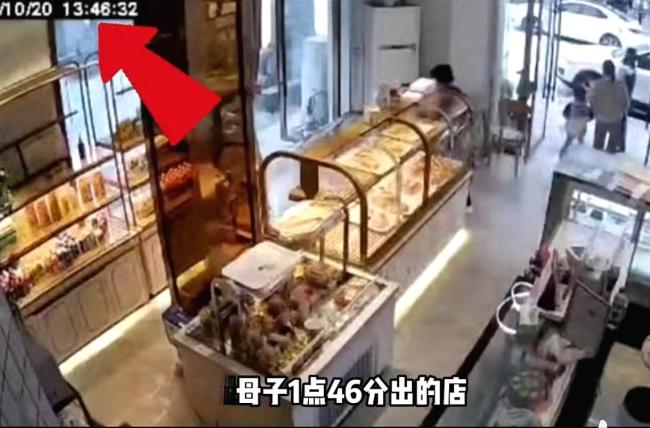 因辅导别摸蛋糕被网暴店主称将维权 母亲责问激发争议