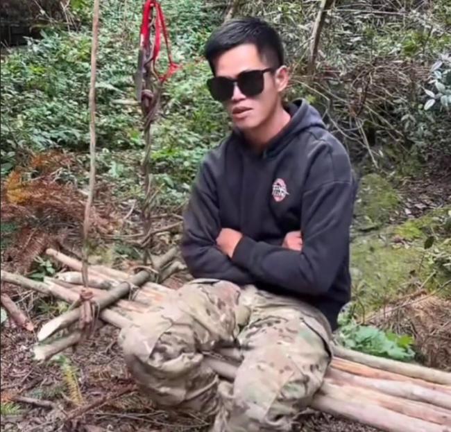 荒野求生选手直呼好累 残酷环境考验生存技能