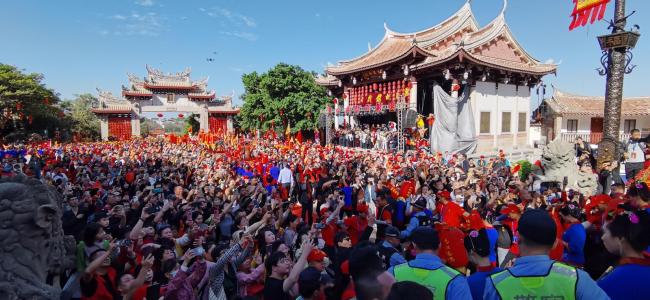 妈祖金身绕境巡安湄洲岛 两岸共襄盛举