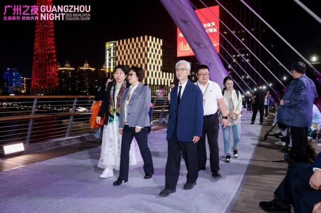 广州塔换新装迎全运 湾区三色点亮夜空