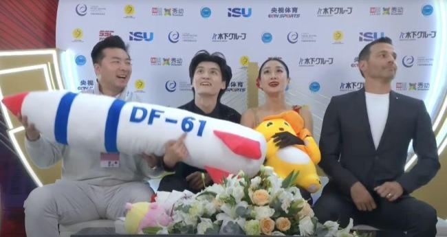 一个玩偶让美联社破防?