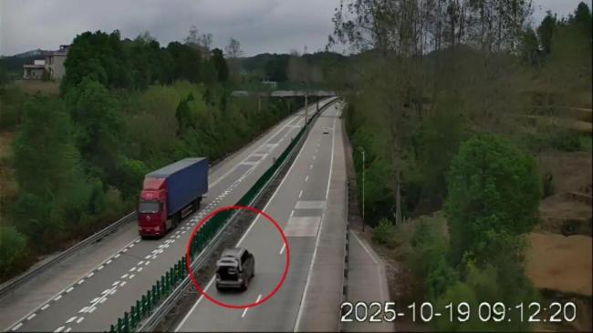 给女儿的300克黄金嫁妆掉落高速上 警方助力完璧归赵