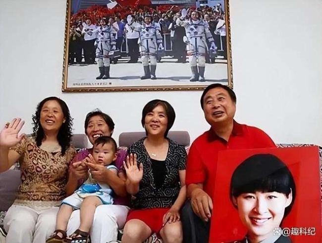 与航天员家人见证神二十一发射 共筑飞天梦想