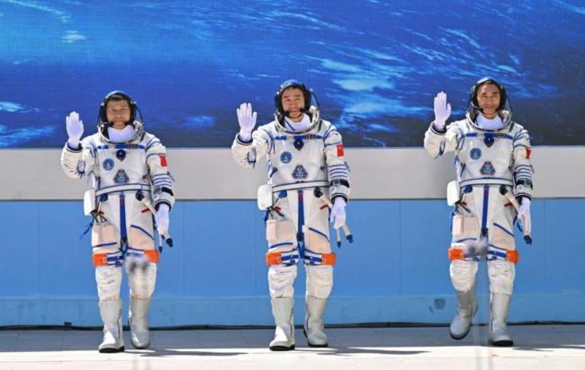 神二十一乘组出征 “4鼠乘组”共赴太空