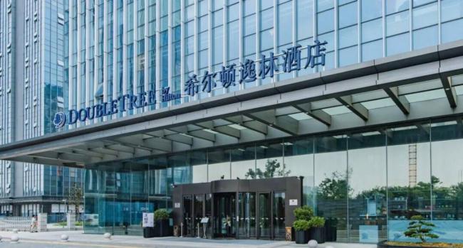 希尔顿酒店回应赤身男闯入夫妻房间 房卡操作失误所致