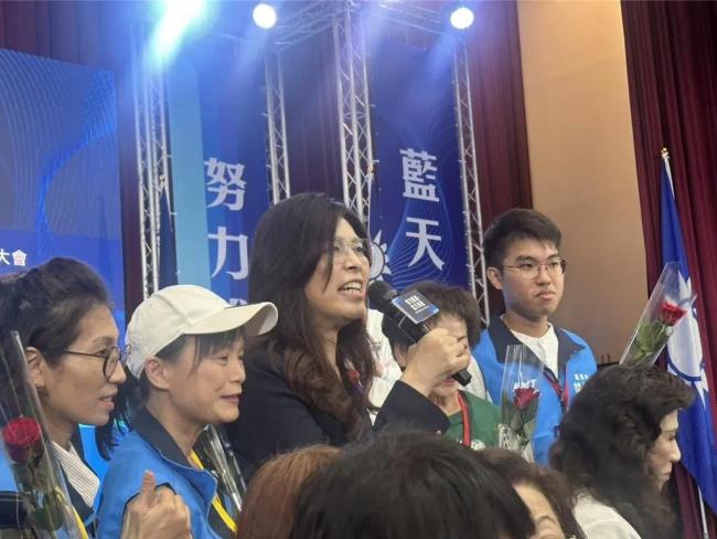 郑丽文怒批民进党 马英九激动落泪