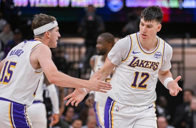 NBA杯：东契奇44+12湖人逆转灰熊 莫兰特14中3里夫斯21+4 湖人渐入佳境