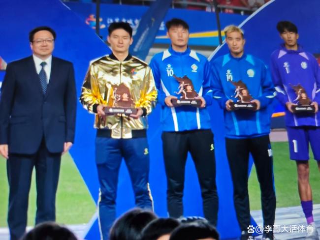 南通队教练鲁强获苏超最佳教练员奖 亚军主帅获认可