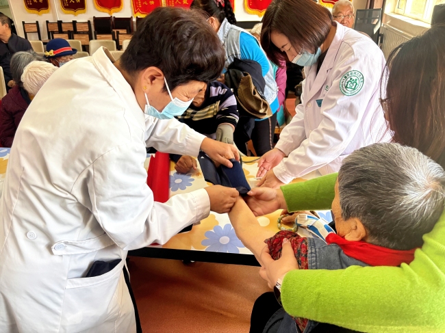 重陽到一線 關懷暖夕陽