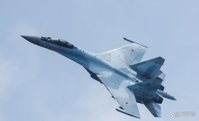 俄勇士飞行表演队炫特技“落叶飘” 苏-35S闪耀南昌天空