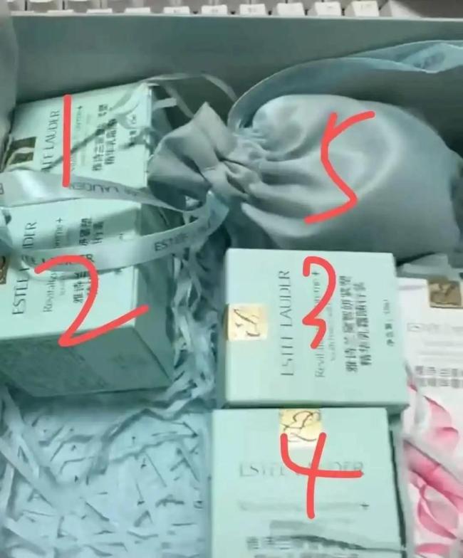 消费者退货被指“少退赠品”遭扣款