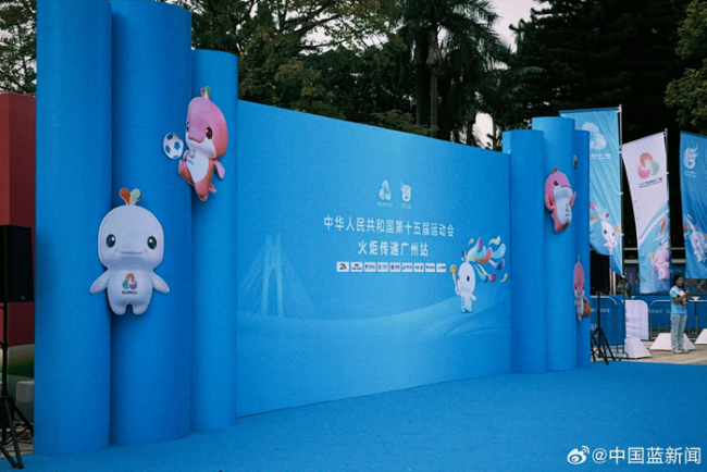 男篮队长赵睿完成全运火炬传递：代表国家队大集体 非常荣幸 球迷热情迎接