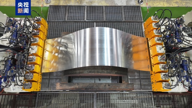 国产世界最大蒙皮拉伸机通过验收 填补航空制造空白