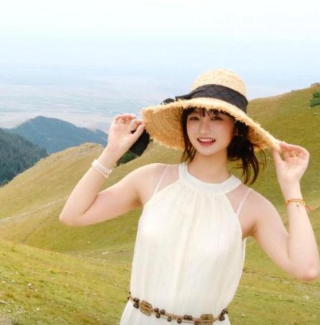 不是大专妹！杨瀚森女友换体院本科毕业照头像 网友：比大专分低 学历争议背后的真相