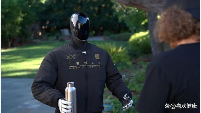 马斯克卷入机器人出租车杀死猫的争论 特斯拉股东大会前夕风波不断