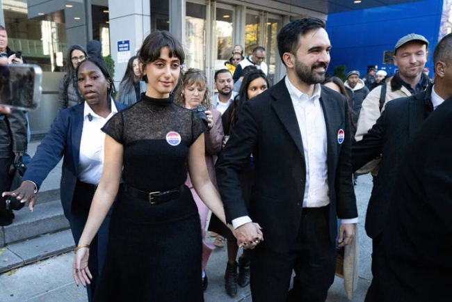 纽约新市长曾是一名嘻哈歌手 从乌干达走出的民主社会主义者