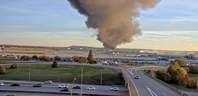美国机场飞机坠毁事件