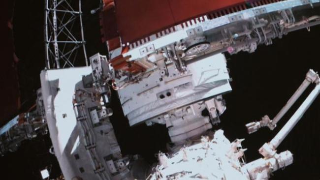 中国空间站烤箱技术突破 太空烹饪新维度