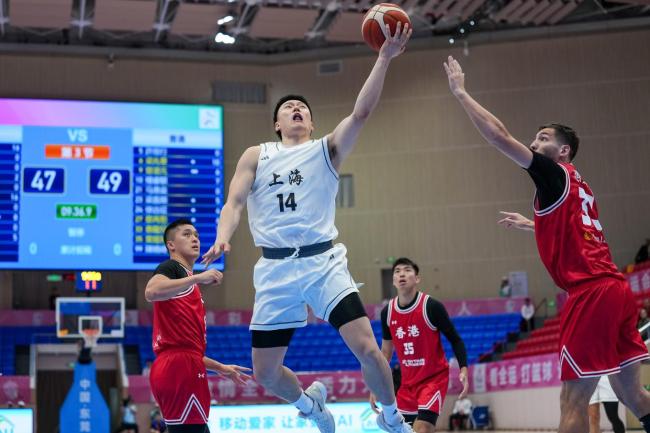 十五运会男篮成年组四川战胜河南 周琦28分领衔大胜