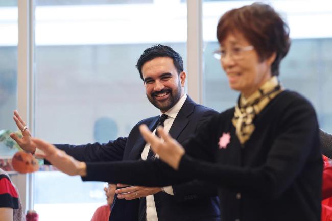 34岁马姆达尼当选纽约市长 他是谁？民主党新星崛起