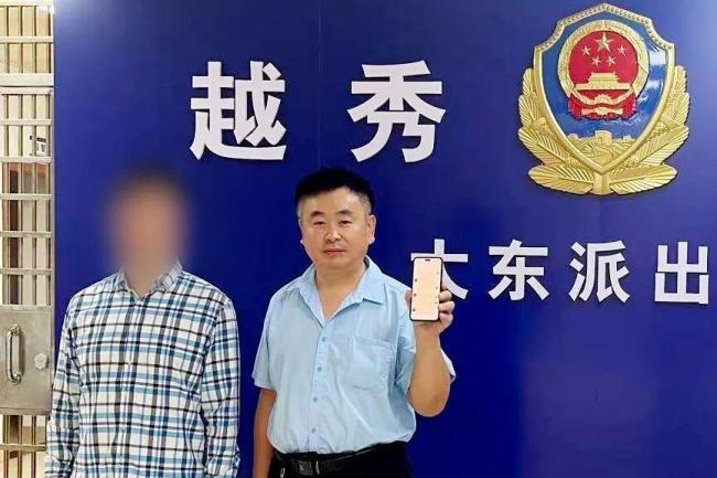 醉酒乘客误转10万车资的哥连夜报警