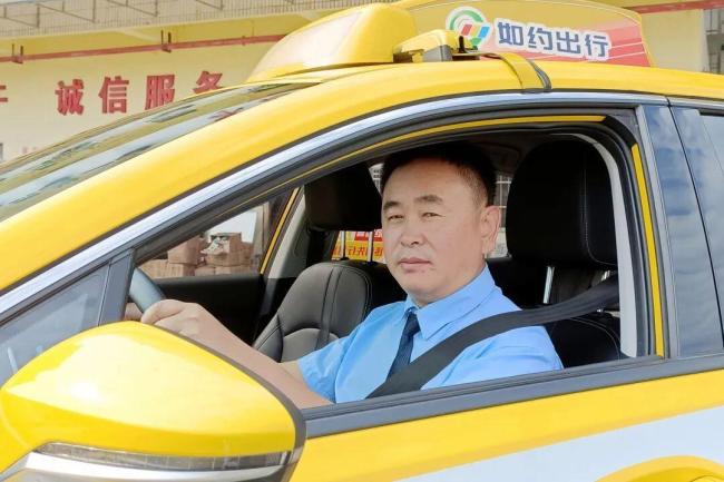 12元车资付了101500的哥全额退还 诚信司机暖东说念主心