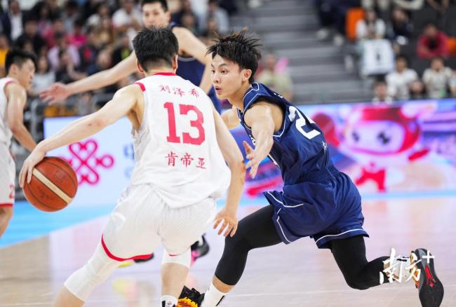 广东男篮胜江苏提前锁定八强 徐杰王睿泽闪耀全场