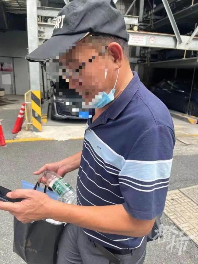 保安和AI对话数月 打印50万字讨说法