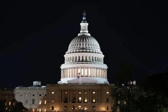 停摆下的美国：政治博弈与民生冲击 联邦雇员首当其冲