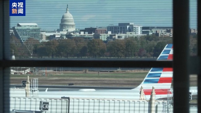 “停摆”持续 雇员停薪 美40座机场航班削减
