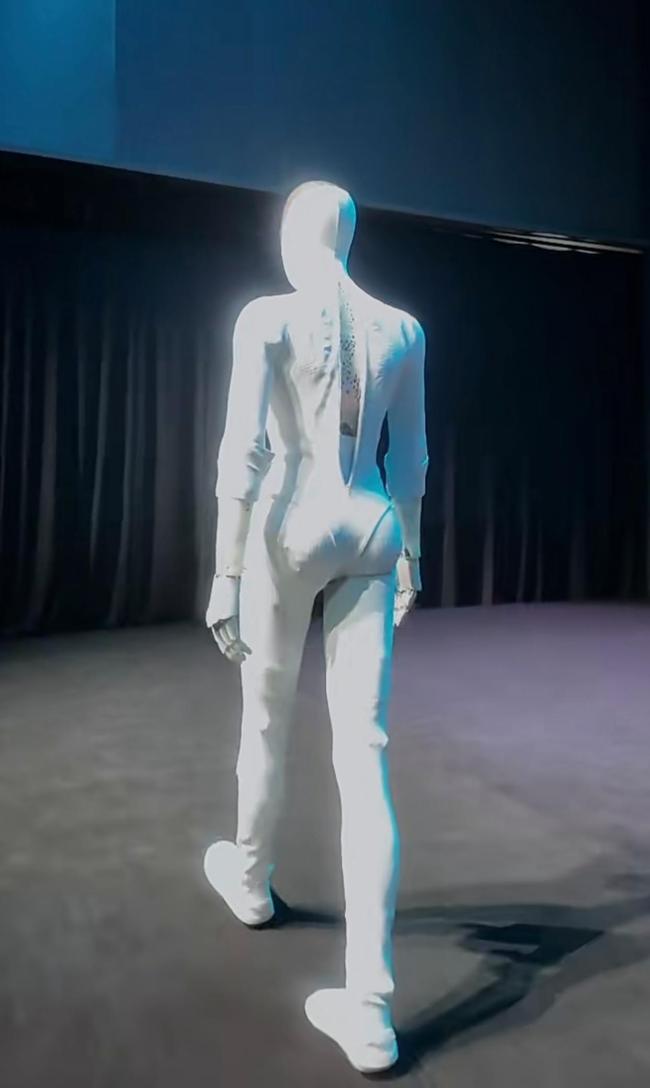 何小鹏发一镜到底视频