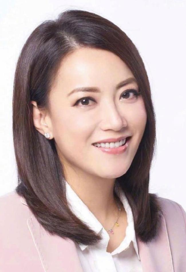 霍汶希回应郑希怡在英皇没饭吃