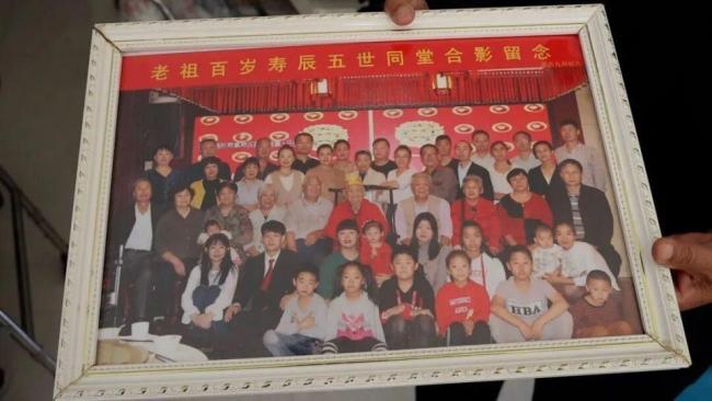 郑州115岁老人：90多还为重孙做棉衣，勤劳传递家的温暖