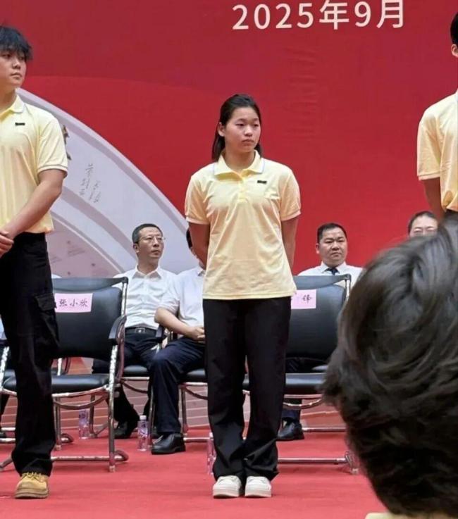 18岁全红婵直面三道坎 坚韧回应所有期待