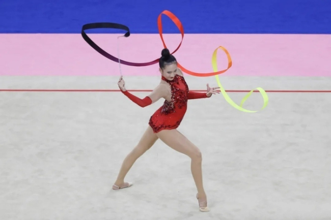 王子露夺得艺术体操个人全能金牌 完美表现问鼎冠军