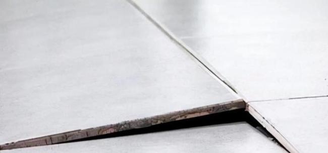 瓷砖空鼓被灌40斤胶水收6300元 低价陷阱需警惕