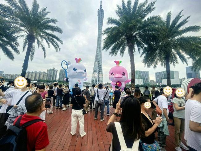 拍到全运会吉祥物可爱踩水瞬间 湾区萌物传递全运热情