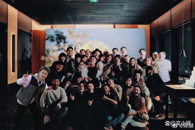 陈赫找了一晚上这照片里的鹿晗 隐身引发全网“寻鹿”热潮