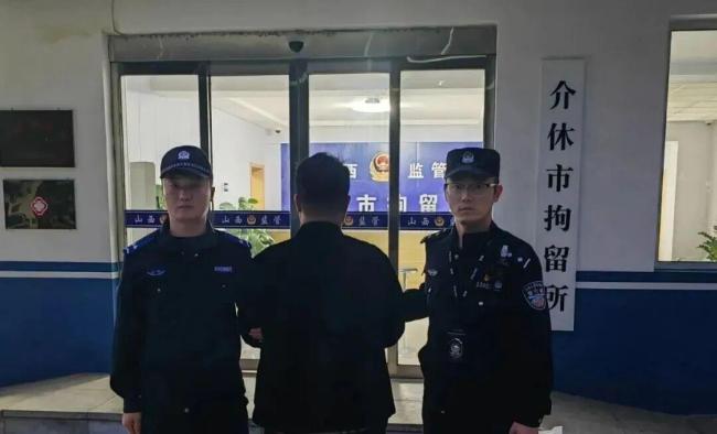 为吸粉引流直播谩骂三人被行拘 网络秩序不容挑战