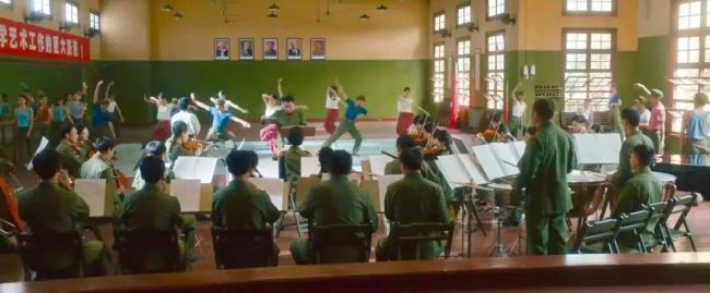 年代剧的墙为什么都是上白下绿 卫生与时代的印记