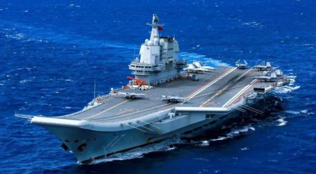 福建舰山东舰同框 开始期待第四艘了 双航母并肩启新纪元