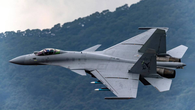 美媒：超级大黄蜂不是歼-15T对手 载荷航程差距显著