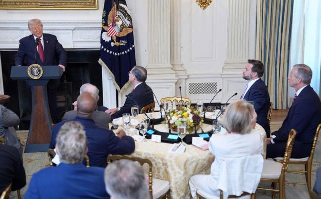 特朗普政治盟友曾公开反对特朗普观点 共和党议员“背后捅刀”