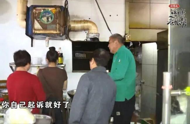 男子去世后曝出17万债务妻子拒还 家庭纷争引发还款争议