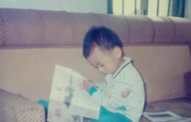 捐款造航母小伙获赠手表 26年后心愿成真