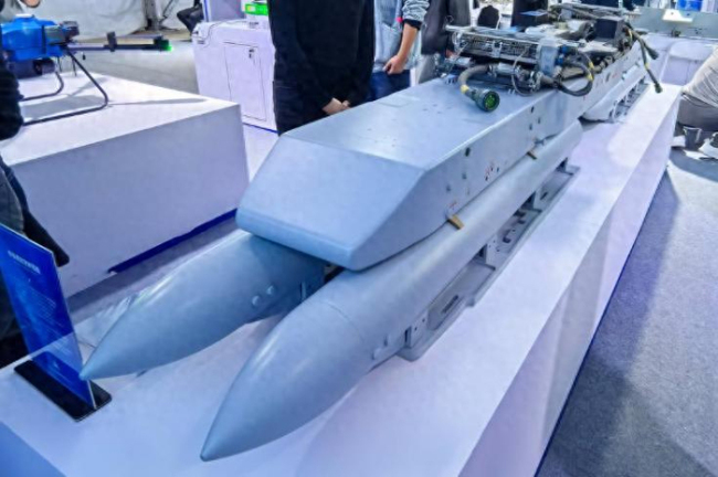 一个小小的挂架，证实歼20开始释放战斗轰炸机功能，实力强横