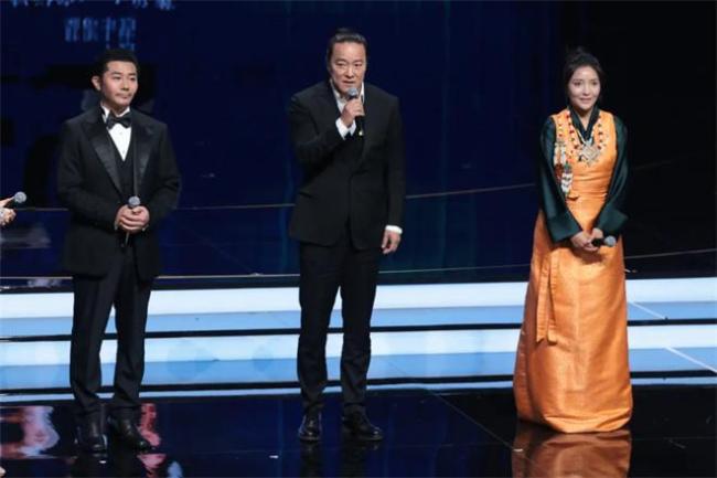 黄渤周冬雨携手金鸡,共启电影新篇章