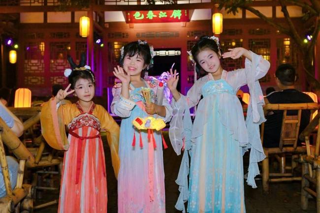 四川秋假这些景区赢麻了 亲子游热潮来袭